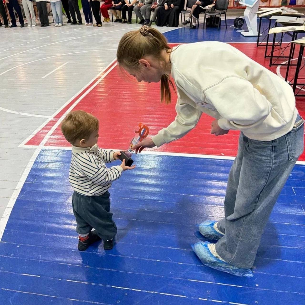 В Новочеркасске состоялось торжественное мероприятие, посвященное 50-летнему юбилею спортивной школы № 2. На празднике собрались выпускники разных лет, действующие тренеры и педагоги, родители и нынешние воспитанники В Новочеркасске состоялось торжественное мероприятие, посвященное 50-летнему юбилею спортивной школы № 2. На празднике собрались выпускники разных лет, действующие тренеры и педагоги, родители и нынешние воспитанники