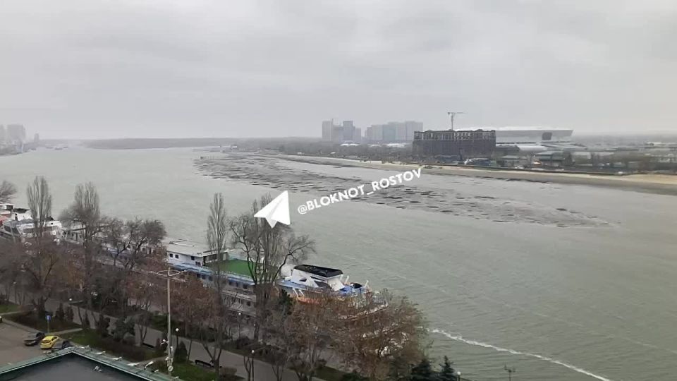 Дон сильно обмелел из-за сильного ветра