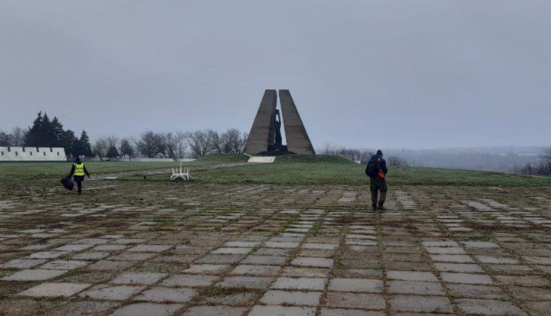 Порядок на мемориалах: заботимся о памяти героев Порядок на мемориалах: заботимся о памяти героев