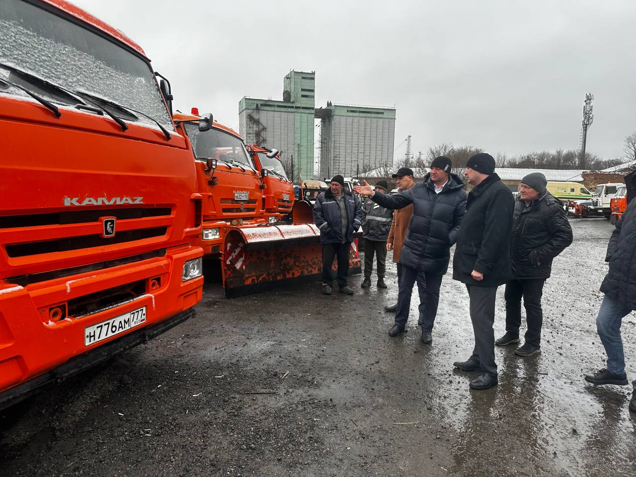 Сегодня провел контрольную проверку готовности коммунальной техники к зимнему сезону на базе МБУ «Новочеркасская служба эксплуатации» Сегодня провел контрольную проверку готовности коммунальной техники к зимнему сезону на базе МБУ «Новочеркасская служба эксплуатации»
