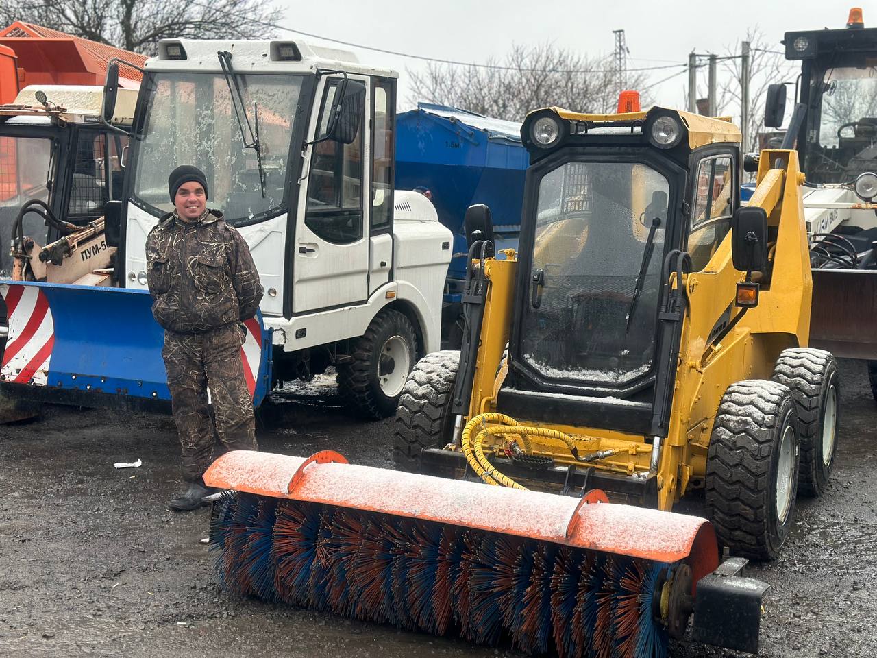 Сегодня провел контрольную проверку готовности коммунальной техники к зимнему сезону на базе МБУ «Новочеркасская служба эксплуатации» Сегодня провел контрольную проверку готовности коммунальной техники к зимнему сезону на базе МБУ «Новочеркасская служба эксплуатации»