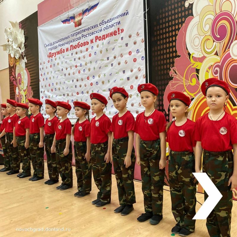 9декабря во Дворце культуры НЭВЗа состоялся Iсъезд дошкольных патриотических объединений города под названием «Дружба и Любовь к Родине!»