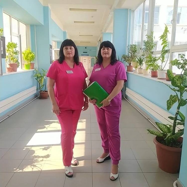 «Сестричка, ты хоть когда-нибудь отдыхаешь?»: В больнице Ростова работают четыре медсестры-близняшки «Сестричка, ты хоть когда-нибудь отдыхаешь?»: В больнице Ростова работают четыре медсестры-близняшки
