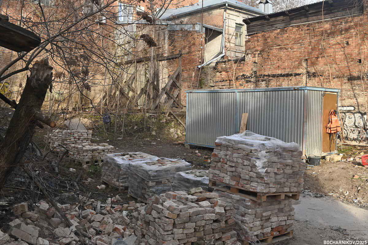 Кажется, дом Гутермана в центре Ростова начали готовить к консервации Кажется, дом Гутермана в центре Ростова начали готовить к консервации