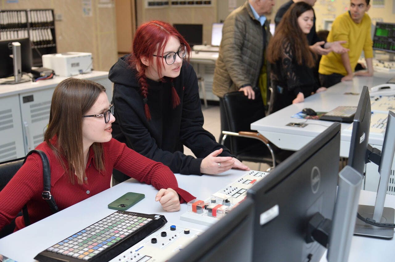 Будущие журналисты и пиарщики – студенты профильных факультетов Южного федерального университета, Кубанского государственного университета и Кубанского государственного технологического университета стали участниками... Будущие журналисты и пиарщики – студенты профильных факультетов Южного федерального университета, Кубанского государственного университета и Кубанского государственного технологического университета стали участниками...