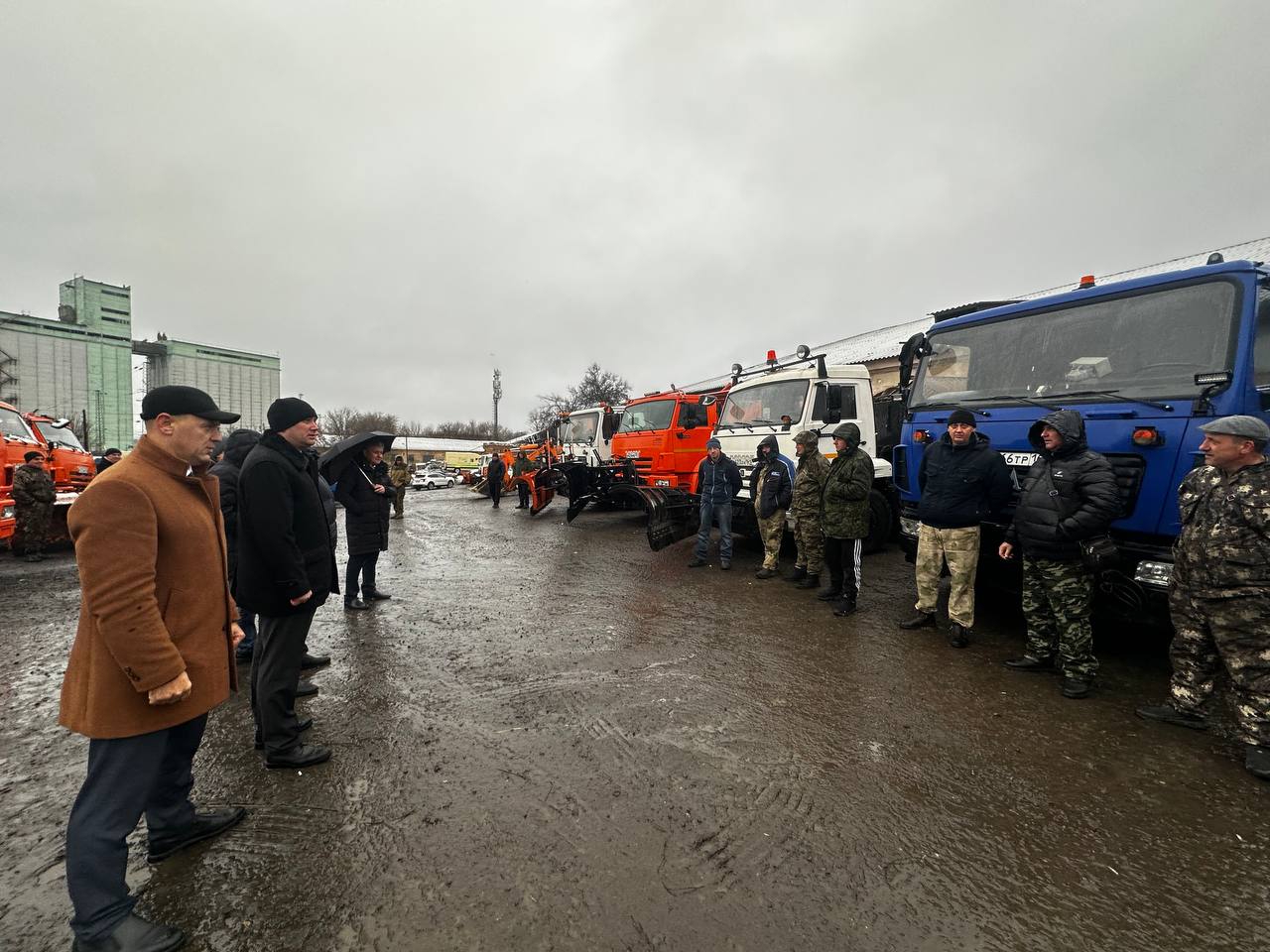 Сегодня провел контрольную проверку готовности коммунальной техники к зимнему сезону на базе МБУ «Новочеркасская служба эксплуатации» Сегодня провел контрольную проверку готовности коммунальной техники к зимнему сезону на базе МБУ «Новочеркасская служба эксплуатации»