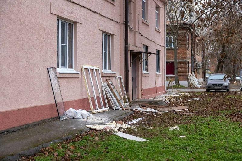 «На улице ощутимо похолодало. Понимаю»: мэр Таганрога ответила жителям ждущим новые окна после атак БПЛА «На улице ощутимо похолодало. Понимаю»: мэр Таганрога ответила жителям ждущим новые окна после атак БПЛА