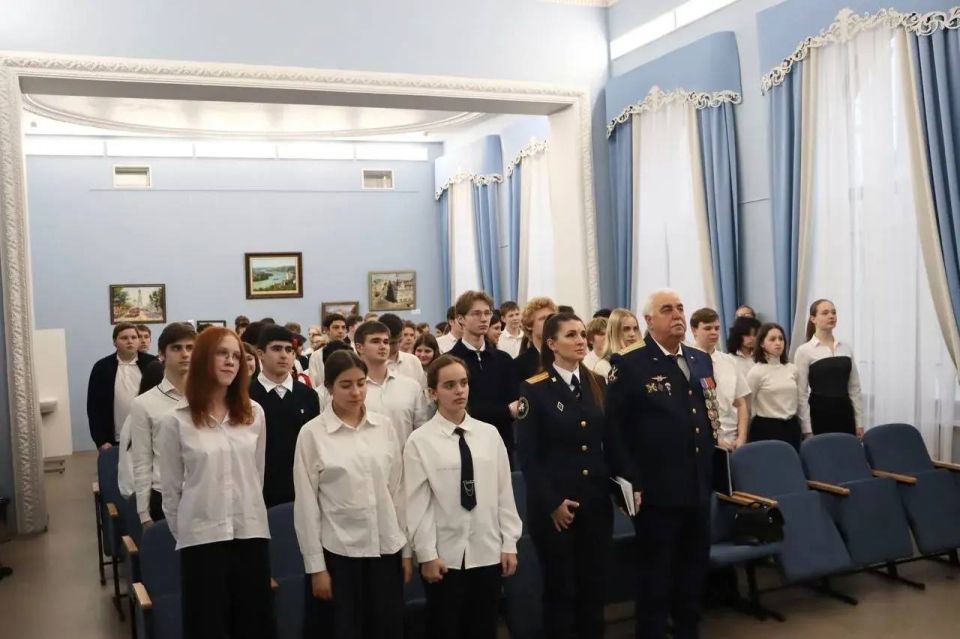 В преддверии Дня Героев Отечества ветеран следственных органов встретился с кадетами профильного класса Следственного комитета