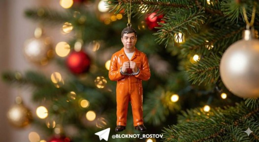 Чиновники в наручниках, Дибров без штанов — а какие новогодние игрушки у вас?