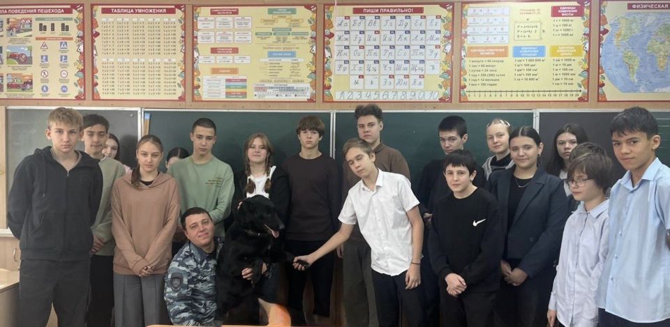 Новочеркасские полицейские встретились с учащимися «полицейского класса» МБОУ СОШ № 6