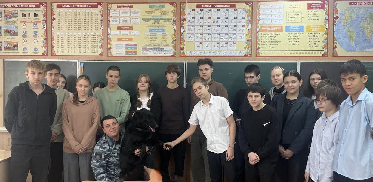 Новочеркасские полицейские встретились с учащимися «полицейского класса» МБОУ СОШ № 6