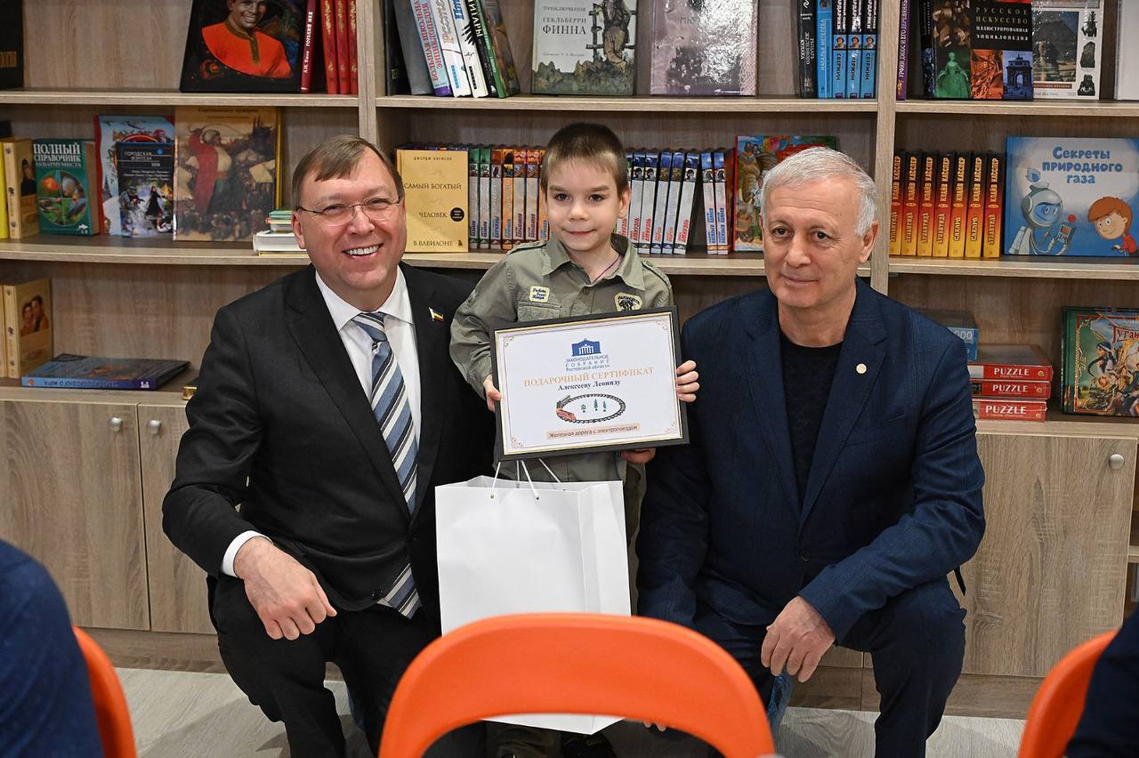 Поставил и перед собой и перед депутатами Законодательного Собрания задачу обязательно посещать детские дома и детские социально-реабилитационные центры в своих избирательных территориях Поставил и перед собой и перед депутатами Законодательного Собрания задачу обязательно посещать детские дома и детские социально-реабилитационные центры в своих избирательных территориях