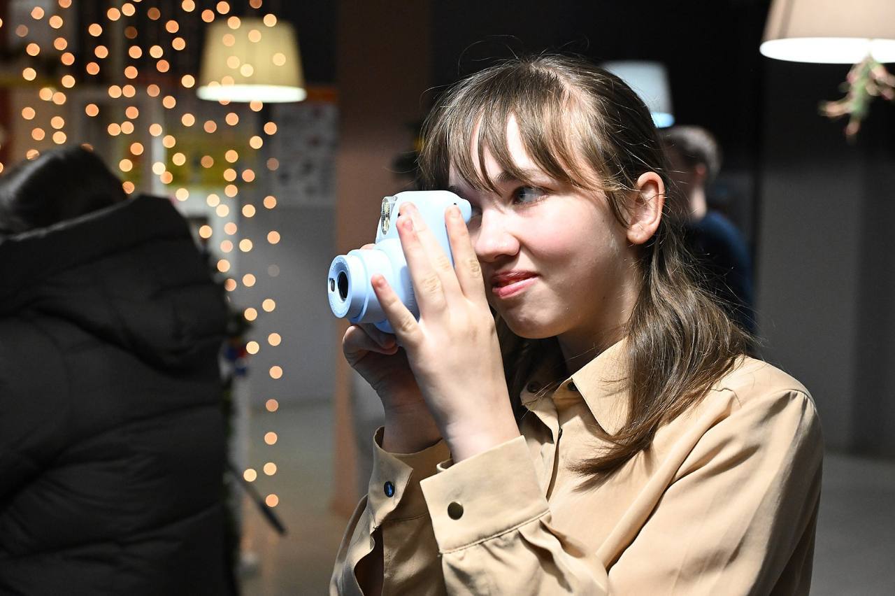 Поставил и перед собой и перед депутатами Законодательного Собрания задачу обязательно посещать детские дома и детские социально-реабилитационные центры в своих избирательных территориях Поставил и перед собой и перед депутатами Законодательного Собрания задачу обязательно посещать детские дома и детские социально-реабилитационные центры в своих избирательных территориях