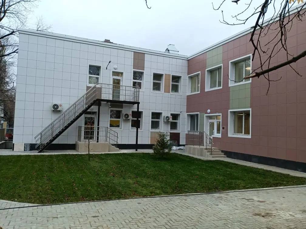 Александр Скрябин: Уважаемые ростовчане!. Настоящий новогодний подарок ждет жителей Ворошиловского района: к концу года завершится капитальный ремонт детского сада «Медвежонок» на пр. Королева, 18/1 Александр Скрябин: Уважаемые ростовчане!. Настоящий новогодний подарок ждет жителей Ворошиловского района: к концу года завершится капитальный ремонт детского сада «Медвежонок» на пр. Королева, 18/1