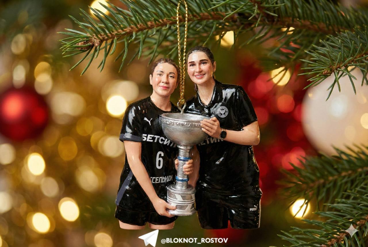 Чиновники в наручниках, Дибров без штанов — а какие новогодние игрушки у вас? Чиновники в наручниках, Дибров без штанов — а какие новогодние игрушки у вас?