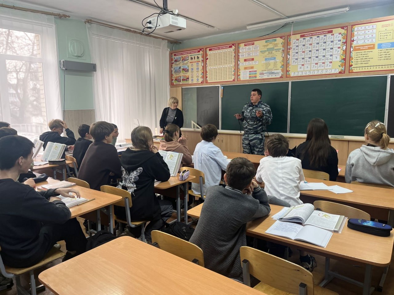 Новочеркасские полицейские встретились с учащимися «полицейского класса» МБОУ СОШ № 6 Новочеркасские полицейские встретились с учащимися «полицейского класса» МБОУ СОШ № 6