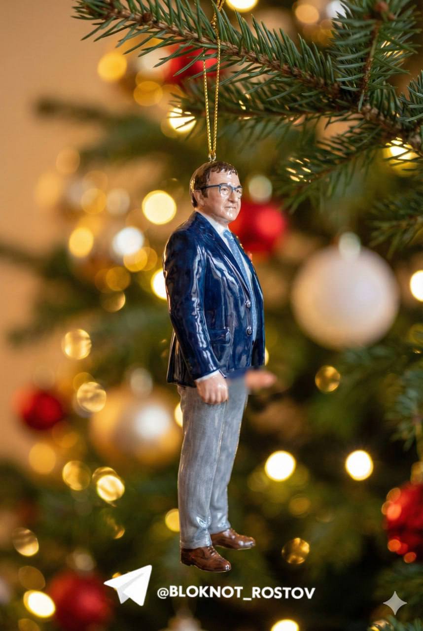 Чиновники в наручниках, Дибров без штанов — а какие новогодние игрушки у вас? Чиновники в наручниках, Дибров без штанов — а какие новогодние игрушки у вас?