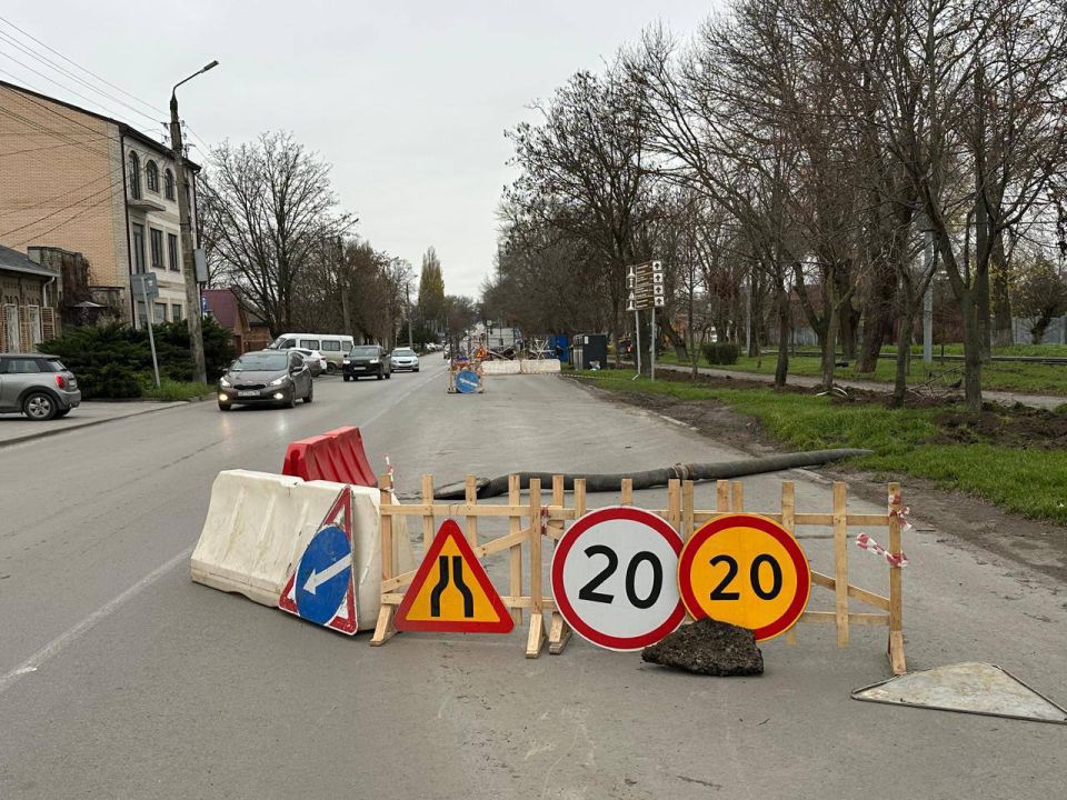 На контроле работы по устранению аварийной ситуации на самотечном канализационном коллекторе на пер