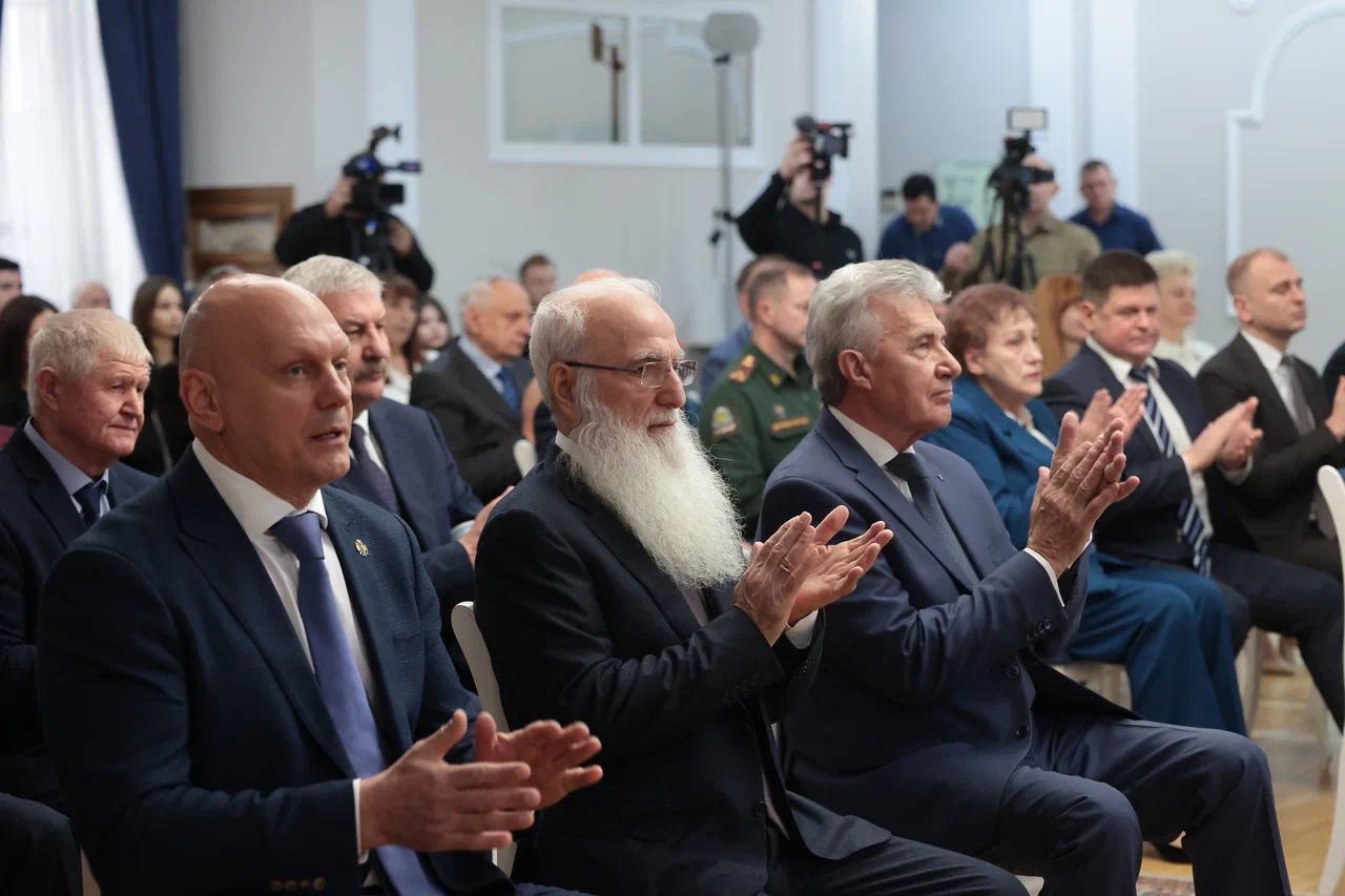 Юрий Слюсарь: Есть люди, которые своим примером показывают: высот можно достичь в любом деле Юрий Слюсарь: Есть люди, которые своим примером показывают: высот можно достичь в любом деле