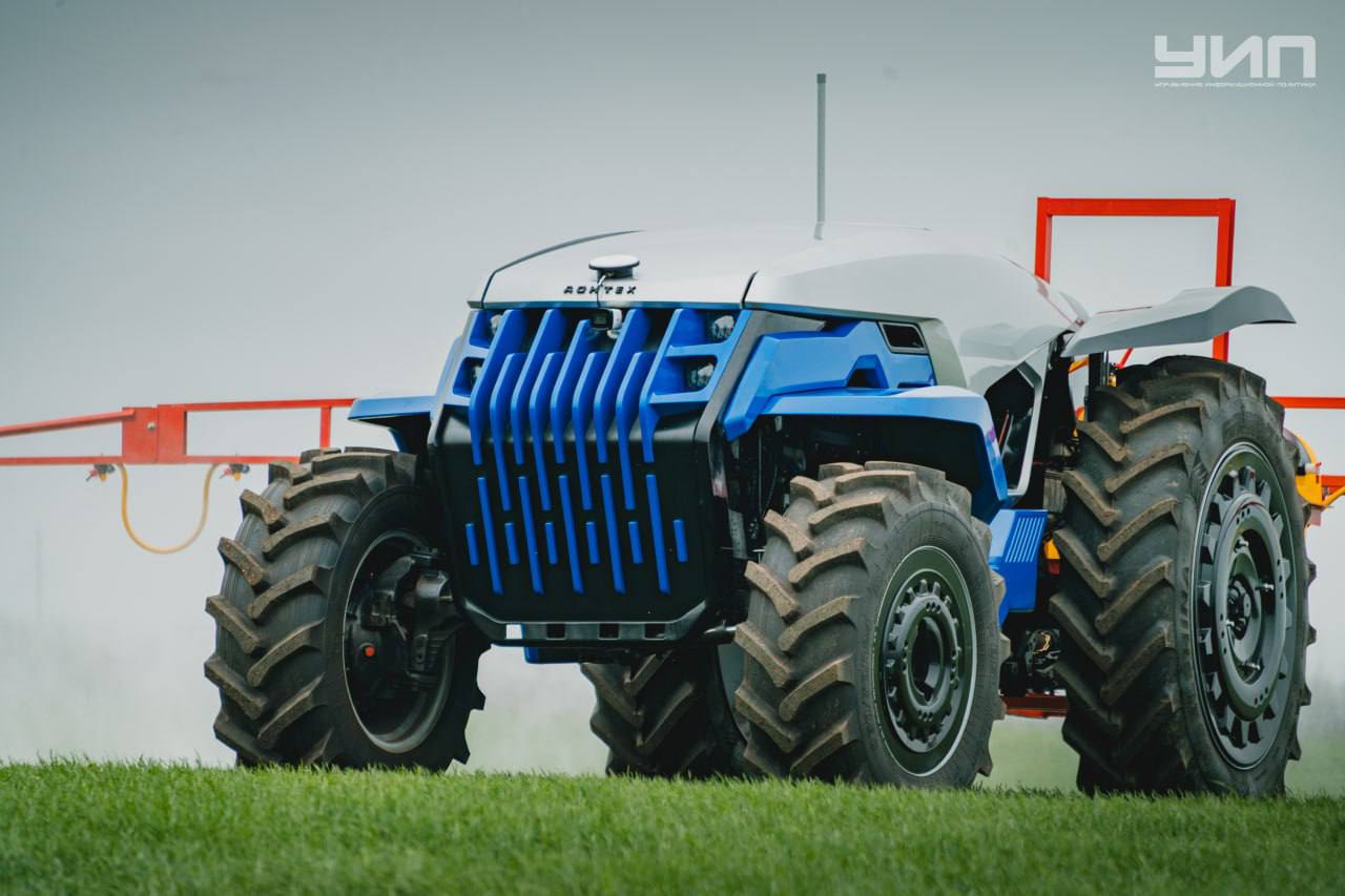 Пополнение в рядах беспилотников: на Дону испытали роботизированный трактор Пополнение в рядах беспилотников: на Дону испытали роботизированный трактор