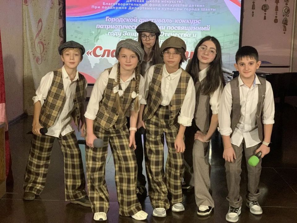 В Шахтах состоялся конкурс патриотической песни "Славим Россию"
