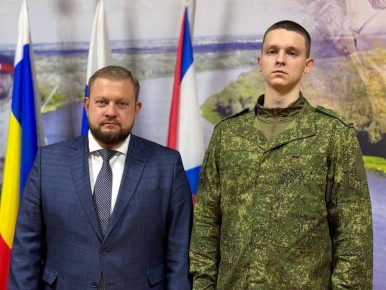 Сегодня вместе с заместителем губернатора Ростовской области Дмитрием Водолацким и военным комиссаром Ростовской области, полковником Игорем Егоровым проводили новобранцев, которые будут нести службу в Президентском полку