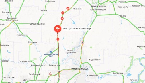 Машина загорелась на трассе недалеко от ростовского аэропорта "Платов"