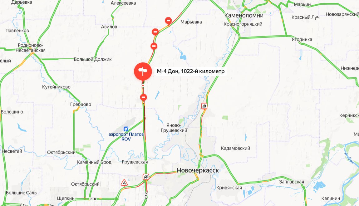 Машина загорелась на трассе недалеко от ростовского аэропорта "Платов"