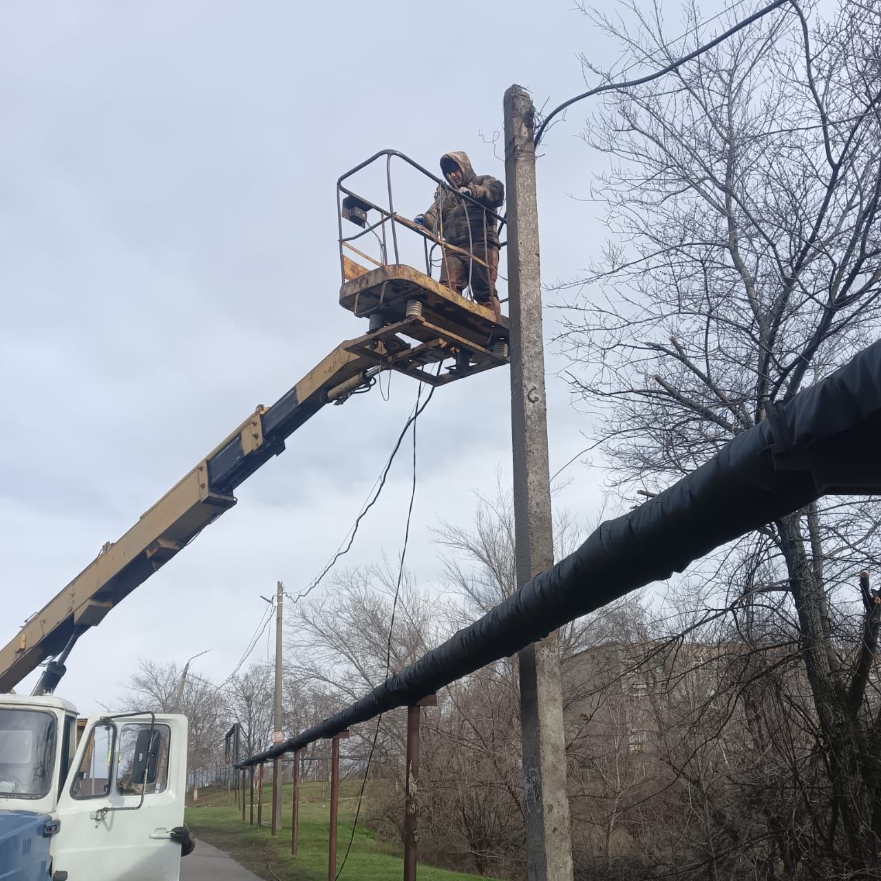 Безопасность на первом месте: в посёлке Аюта установили новые фонари Безопасность на первом месте: в посёлке Аюта установили новые фонари