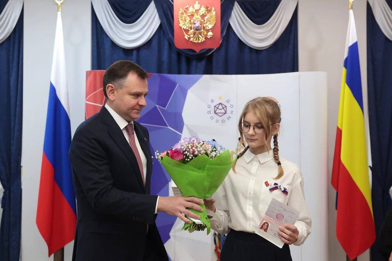 Юрий Слюсарь: Сегодня День Конституции России Юрий Слюсарь: Сегодня День Конституции России