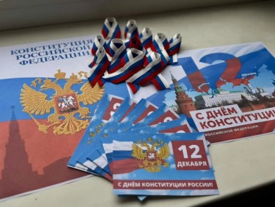 День Конституции с «полицейским классом»: в Таганроге полицейские побеседовали с детьми