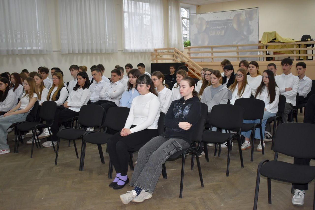 Полицейские Таганрога встретились с выпускниками «полицейских классов» МОБУ СОШ № 30