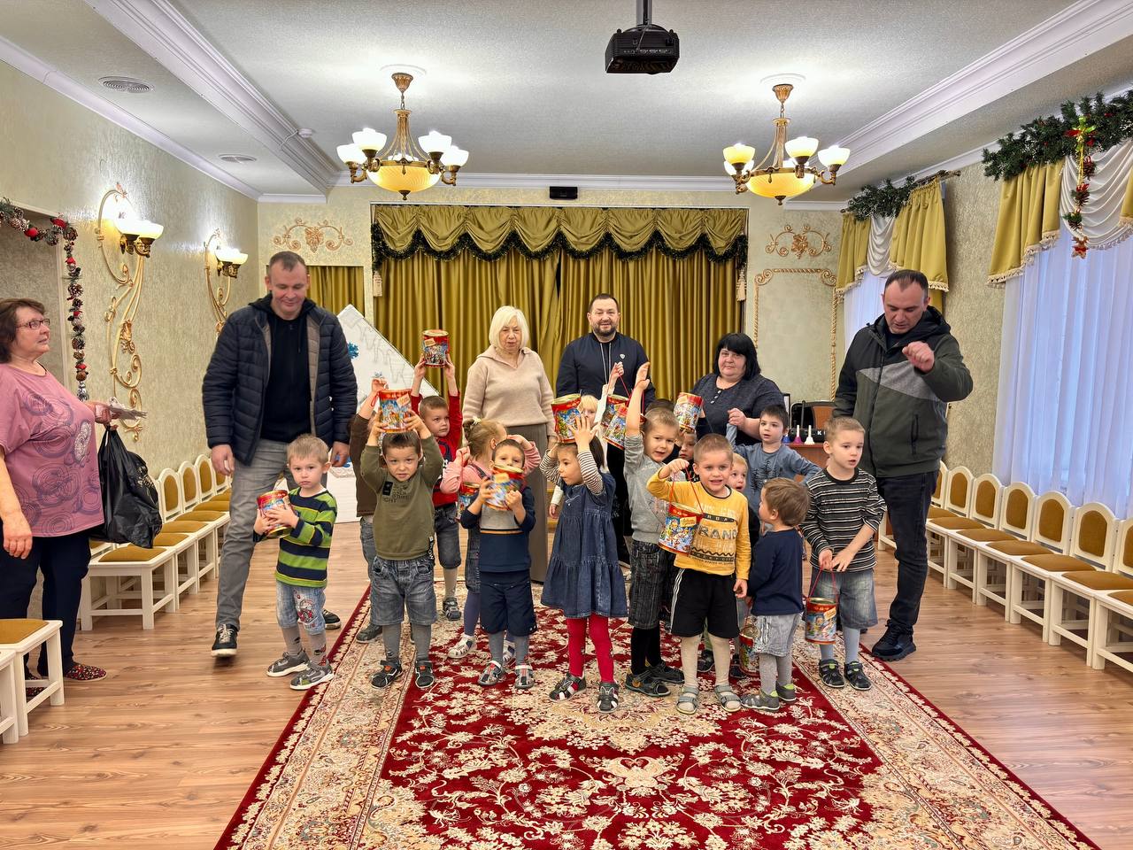 Команда АНБО «Город Жизни» подарила праздник воспитанникам детского дома в Донецке