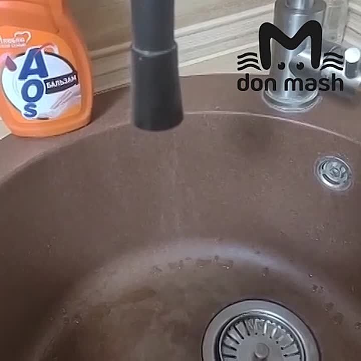 Бесхозные трубы мешают Водоканалу и администрации дать постоянную воду жителям многоэтажки в Ростове