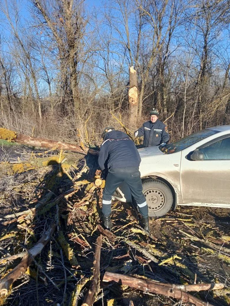 В Шахтах устраняют последствия непогоды В Шахтах устраняют последствия непогоды