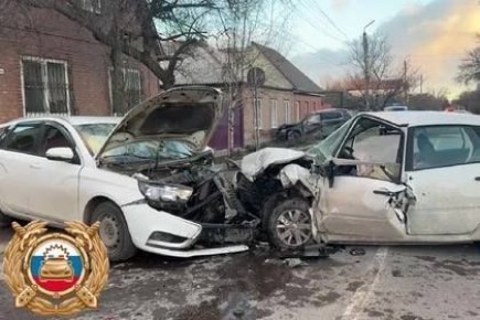 В результате тройного ДТП в Таганроге погиб человек, трое пострадали
