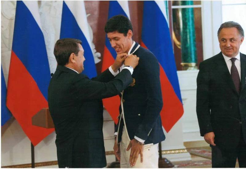 Спортсмен-депутат и многодетный отец из Ростовской области покоряет новые высоты в телешоу Спортсмен-депутат и многодетный отец из Ростовской области покоряет новые высоты в телешоу