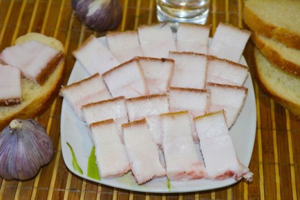 Как сделать так, чтобы шкурка у сала всегда была мягкой: кулинарные хитрости