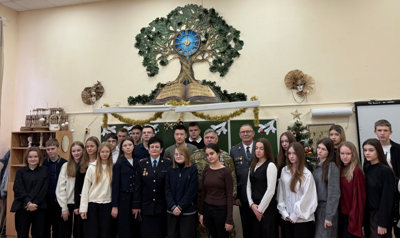 В «полицейских классах» Новочеркасска прошли уроки мужества, посвященные Дню Героев Отечества