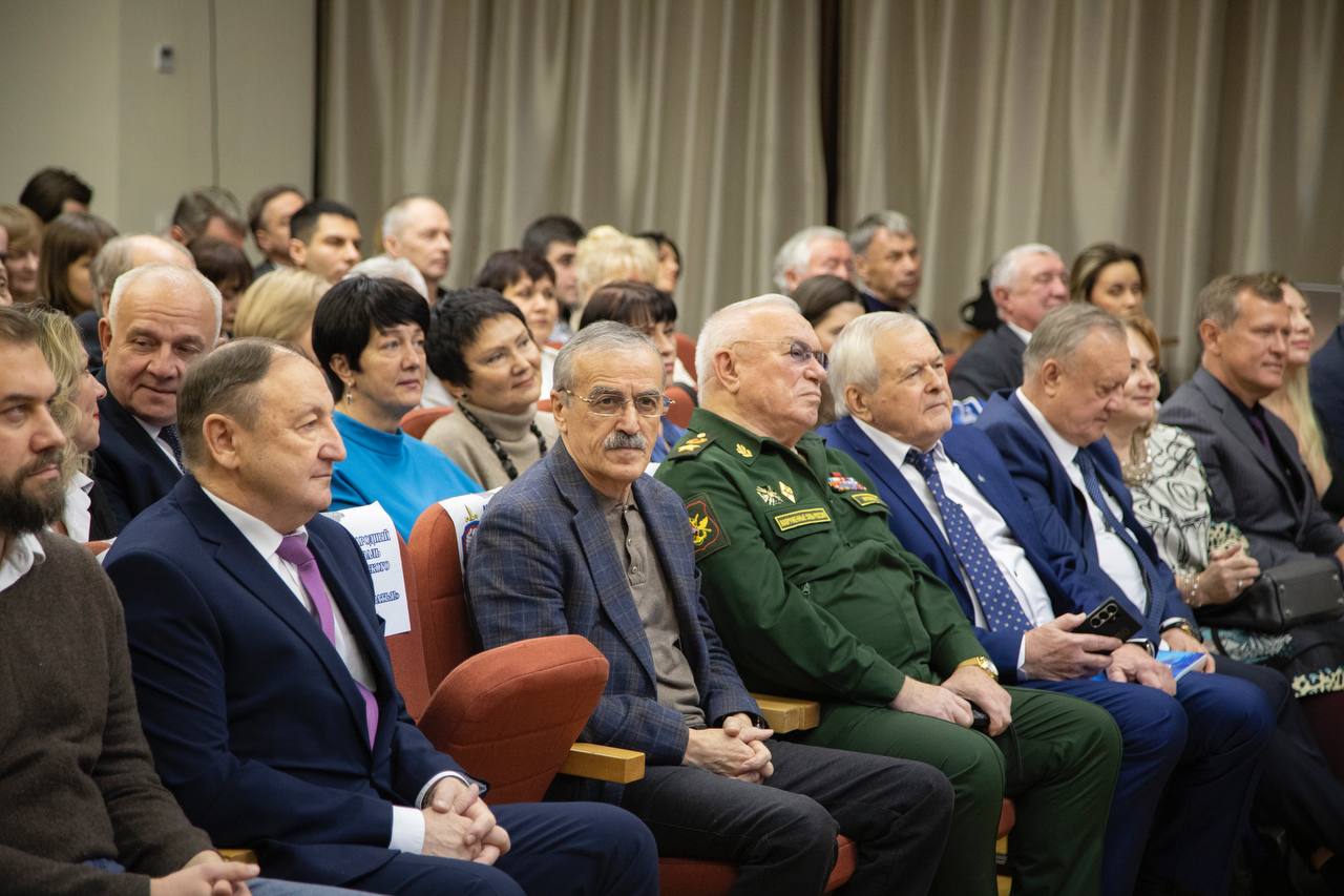 Документальный фильм, подготовленный сотрудниками управления взаимодействия со средствами массовой информации СК России, получил награду Международного фестиваля полицейского кино «Работайте, братья!» Документальный фильм, подготовленный сотрудниками управления взаимодействия со средствами массовой информации СК России, получил награду Международного фестиваля полицейского кино «Работайте, братья!»