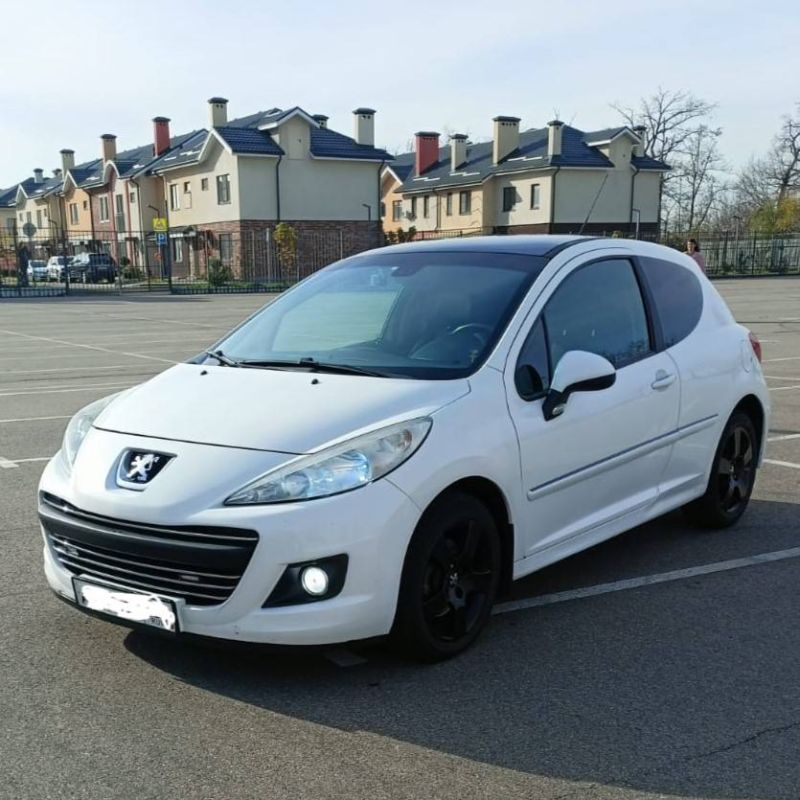 415 �.�. Peugeot 207, 2010 �.�