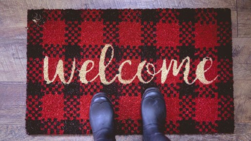 Замызганный придверный коврик будет как новый: в «стиралку» класть не придется