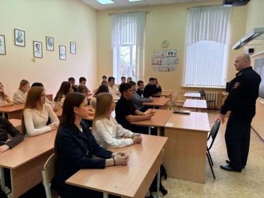 Новочеркасские полицейские провели встречу учениками «полицейского класса» МБОУ СОШ № 3
