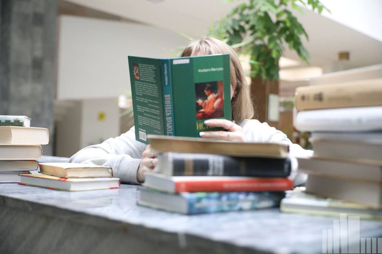 Юрий Слюсарь: В наш стремительный век коротких видео и бесконечных лент иногда так не хватает тишины и глубины Юрий Слюсарь: В наш стремительный век коротких видео и бесконечных лент иногда так не хватает тишины и глубины