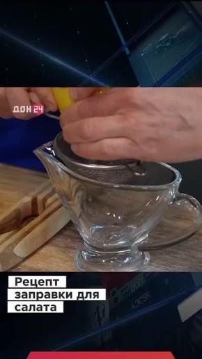 Необычный «зеленый» салат с цукини и грушей можно приготовить за несколько минут!