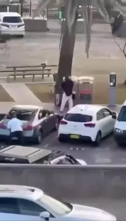 Один из террористов, устроивших стрельбу в Сиднее во время празднования Хануки, — иммигрант из Пакистана Нарвид Акрам