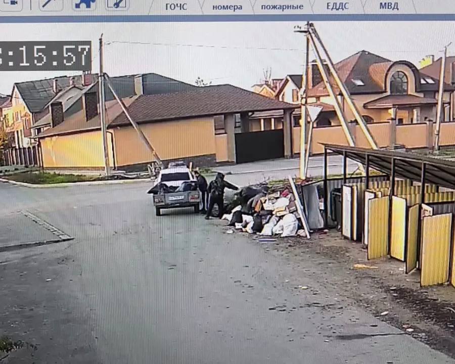 Поручил муниципальной инспекции усилить борьбу с теми, кто оставляет крупногабаритный мусор на контейнерных площадках или выбрасывает его в неустановленных местах Поручил муниципальной инспекции усилить борьбу с теми, кто оставляет крупногабаритный мусор на контейнерных площадках или выбрасывает его в неустановленных местах