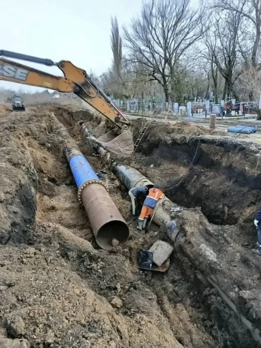 Работы по переподключению трубопровода в городе Шахты Работы по переподключению трубопровода в городе Шахты