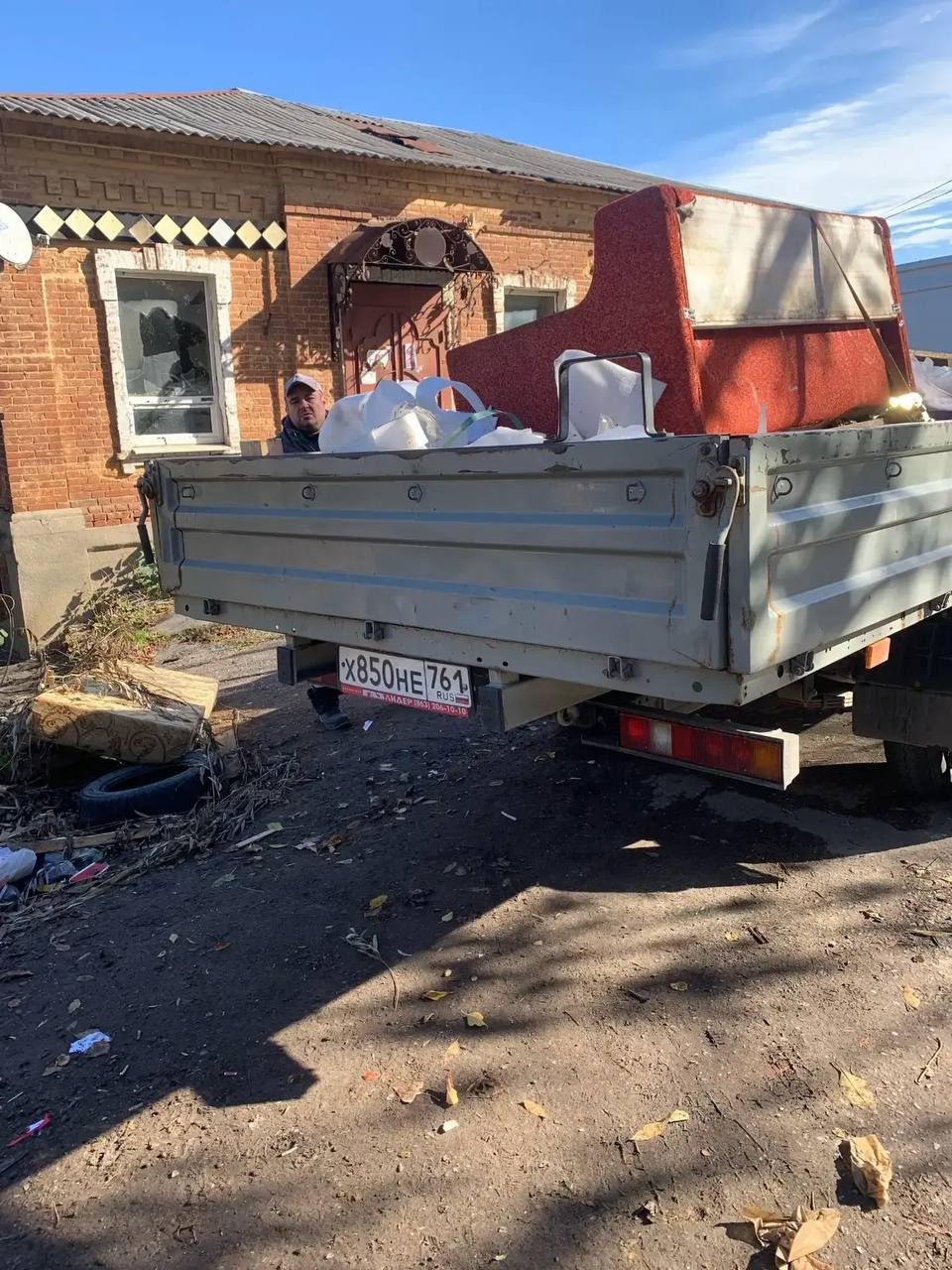 Поручил муниципальной инспекции усилить борьбу с теми, кто оставляет крупногабаритный мусор на контейнерных площадках или выбрасывает его в неустановленных местах Поручил муниципальной инспекции усилить борьбу с теми, кто оставляет крупногабаритный мусор на контейнерных площадках или выбрасывает его в неустановленных местах