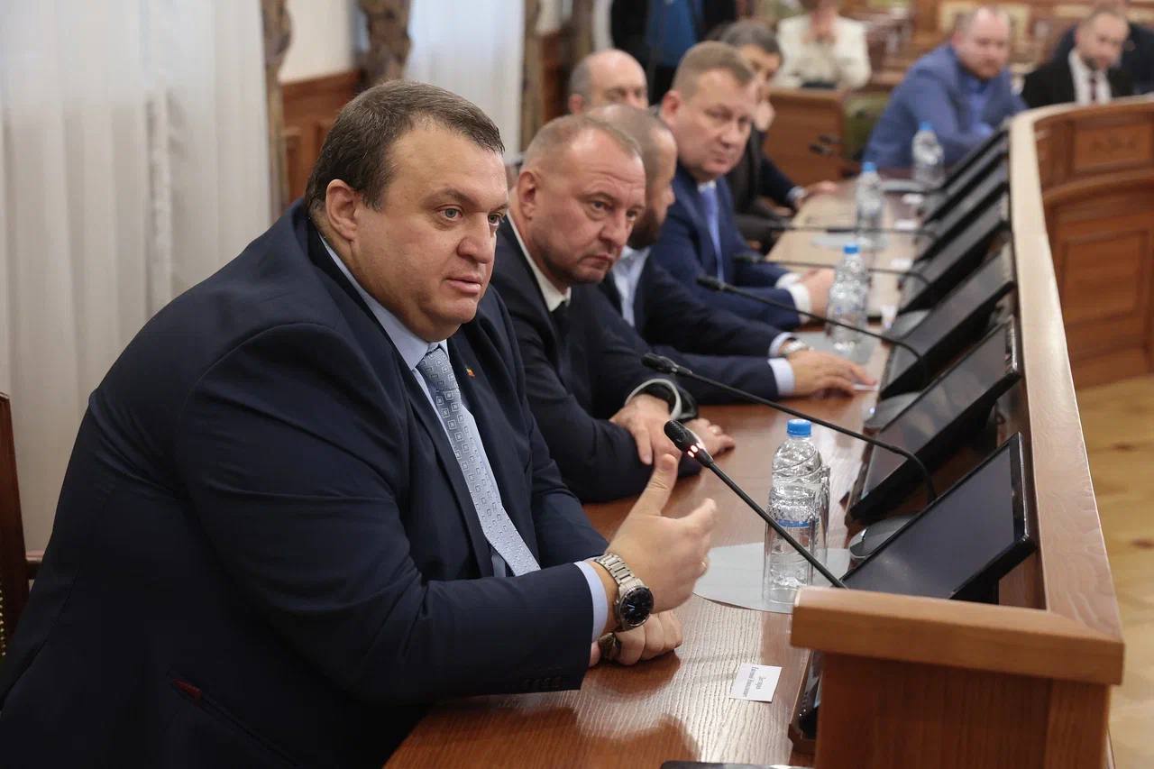 Юрий Слюсарь: Делюсь с вами важным итогом прошедшей встречи с ведущими застройщиками области Юрий Слюсарь: Делюсь с вами важным итогом прошедшей встречи с ведущими застройщиками области